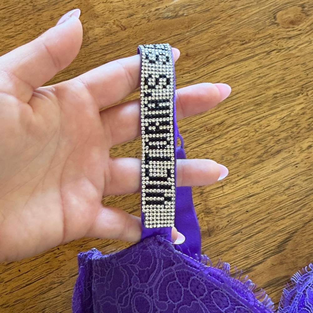 Victoria Secret Lace Shine Strap Push-Up Bra - Picture 3 of 6